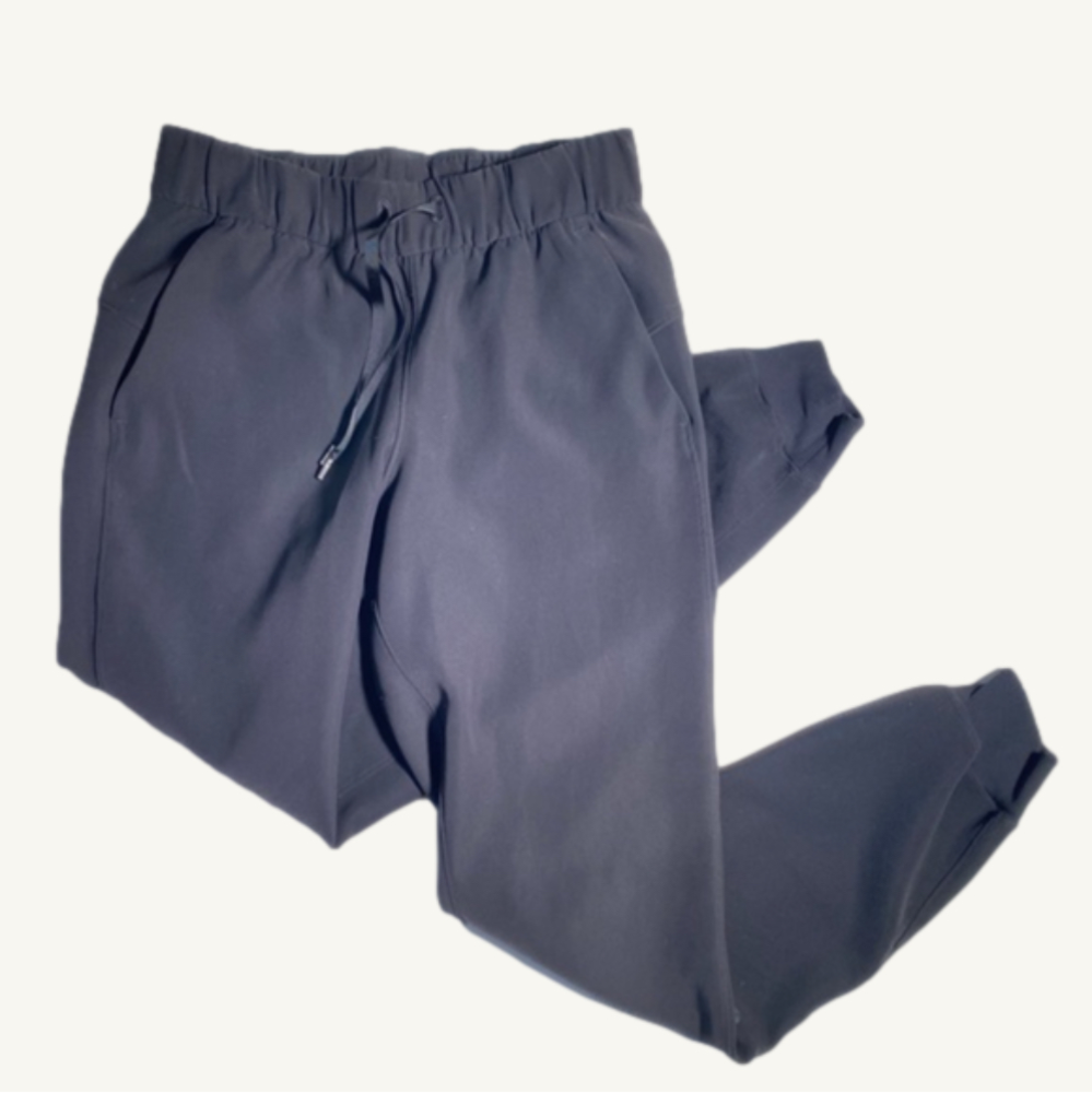 Lululemon Black On The Fly Joggers Elastic Bottoms and Drawstring Waist Size 2